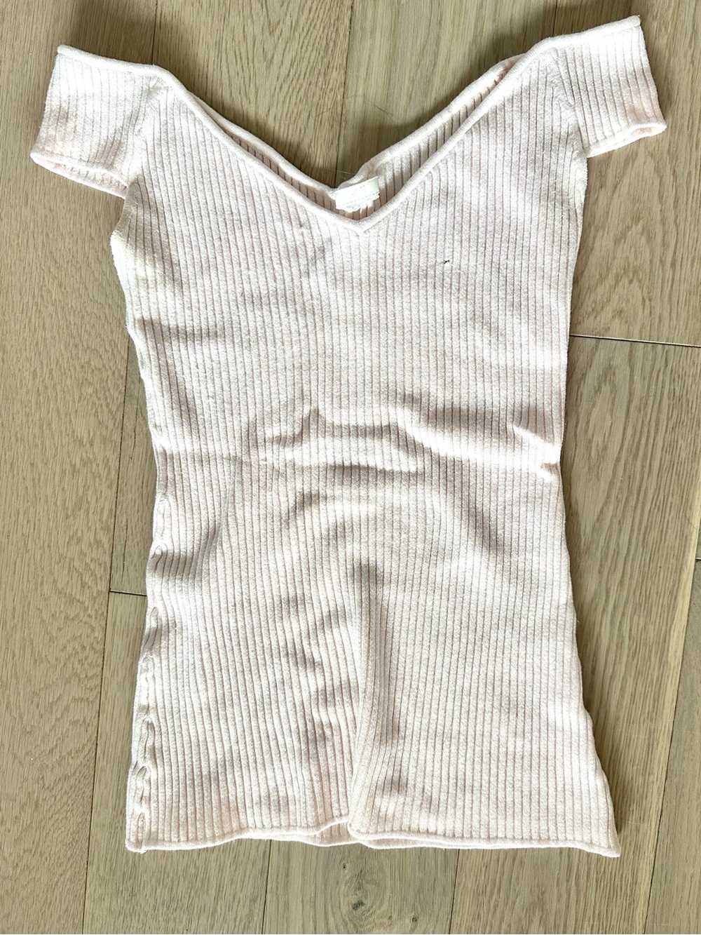 H&M Light Pink Ribbed V‑Neck Short Sleeve Top